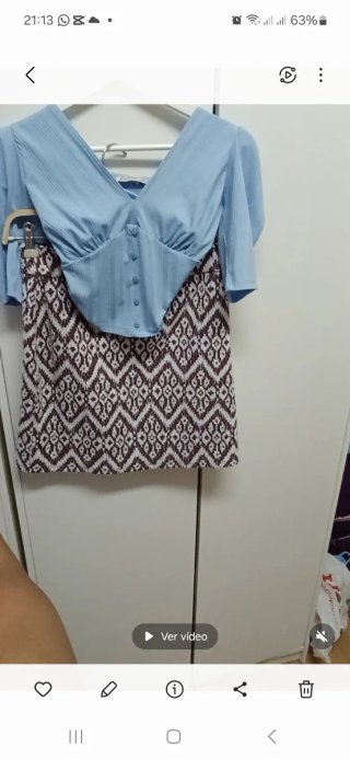 Blusa Stradivarius azul manga abullonada