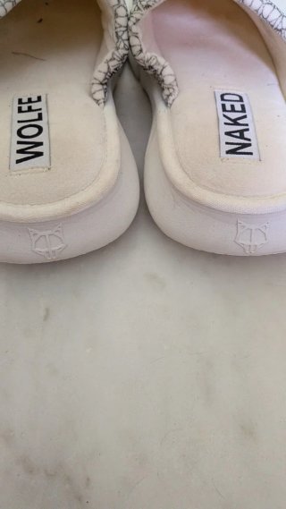 Zapatillas Naked Wolfe grises y blancas