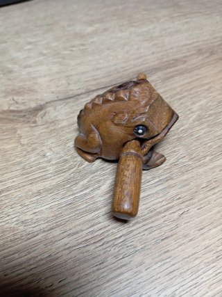 Rana de madera para sonido