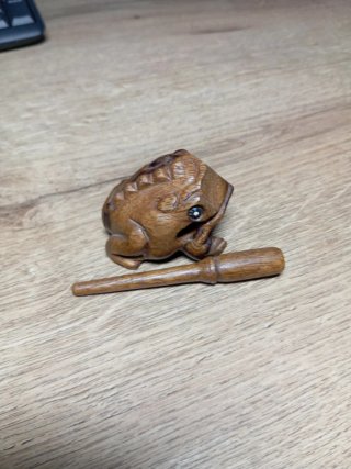 Rana de madera para sonido