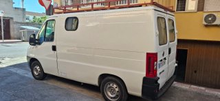 Vendo furgoneta camperizada en muy buen estado.