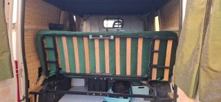 Vendo furgoneta camperizada en muy buen estado.