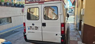 Vendo furgoneta camperizada en muy buen estado.