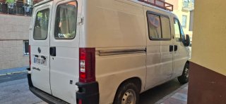 Vendo furgoneta camperizada en muy buen estado.