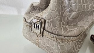 Bolso Tommy Hilfiger Cocodrilo Crema + Monedero