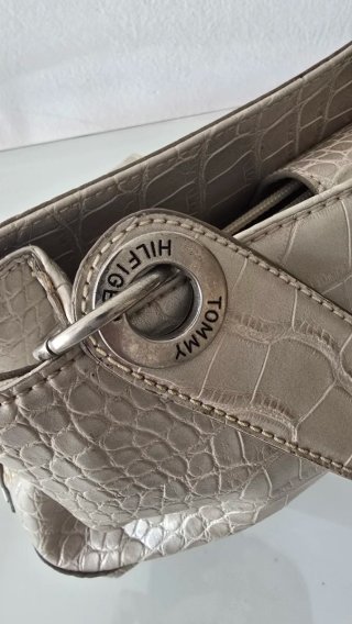 Bolso Tommy Hilfiger Cocodrilo Crema + Monedero