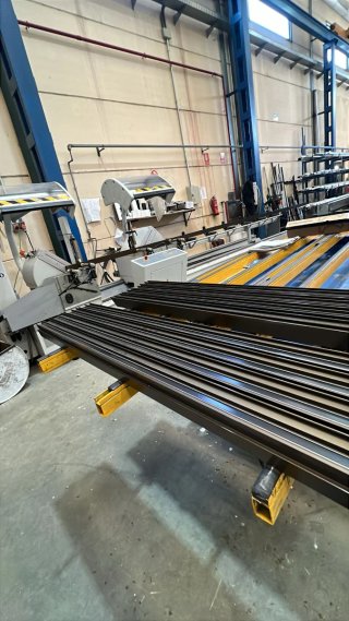 Ventana corredera marrón