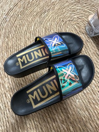 Sandalias Munich negras y multicolor