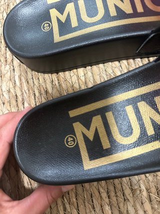 Sandalias Munich negras y multicolor