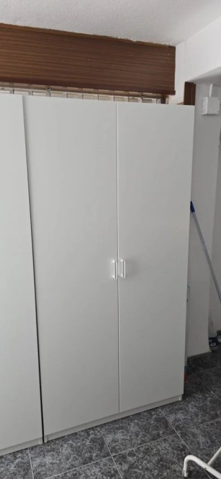 Armario blanco de 2 puertas