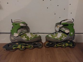 Patines en línea verdes y blancos