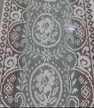 2 Tende in pizzo bianco. Misure: 36x267 cm