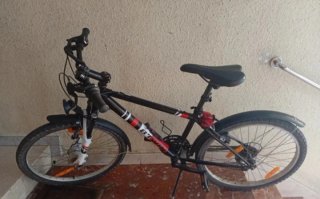 Bicicleta Btwin Roja y Negra
