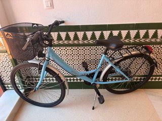 Bicicleta azul poco uso