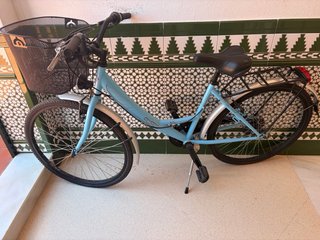 Bicicleta azul poco uso