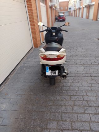 Suzuki Burgman 200cc Maxi Scooter
