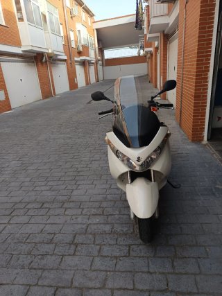 Suzuki Burgman 200cc Maxi Scooter