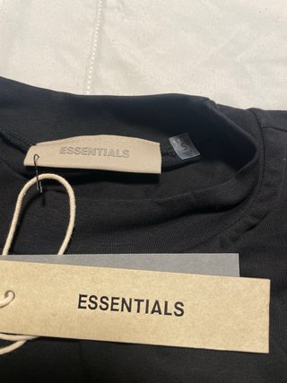 Camiseta Essentials Negra Talla S
