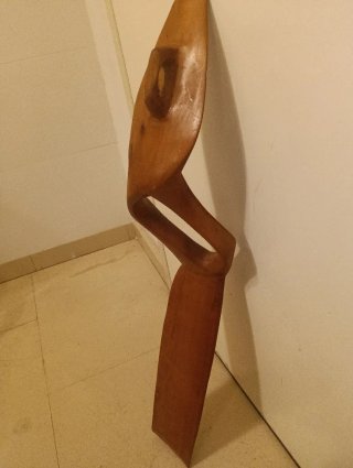 Escultura abstracta de madera /pata de mesa