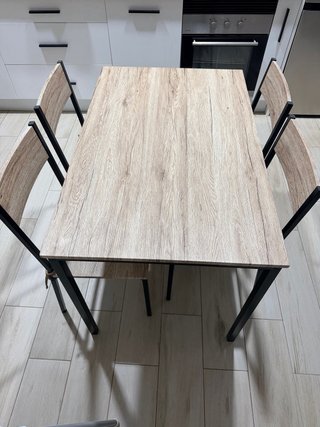 Mesa comedor y 4 sillas madera clara