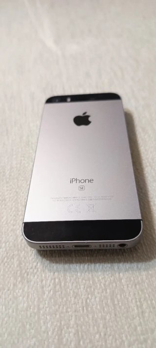 iPhone SE Plata y Negro