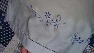 Cuscino decorativo ricamato floreale