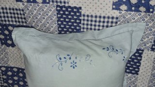 Cuscino decorativo ricamato floreale