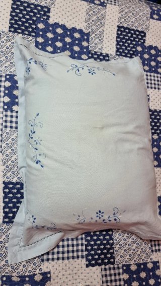 Cuscino decorativo ricamato floreale