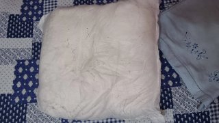 Cuscino decorativo ricamato floreale