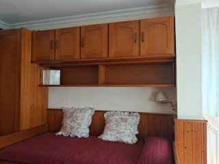 Dormitorio juvenil madera con armarios