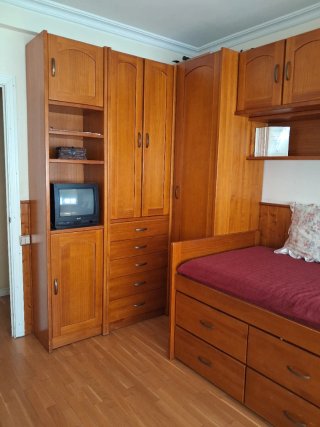 Dormitorio juvenil madera con armarios