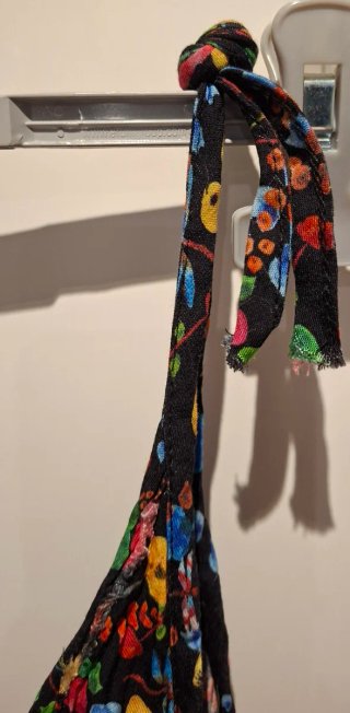 Top floral negro tirantes