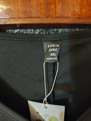 Abito elegante nero con pizzo oro