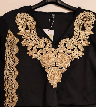 Abito elegante nero con pizzo oro