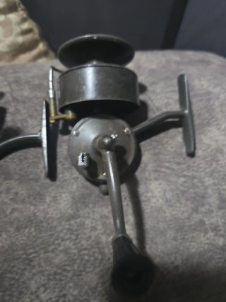 2 Carretes Sagarra,uno tiene un trozo roto de la p