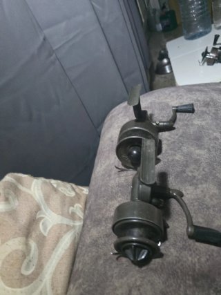 2 Carretes Sagarra,uno tiene un trozo roto de la p