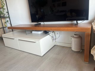 Mueble TV madera y blanco