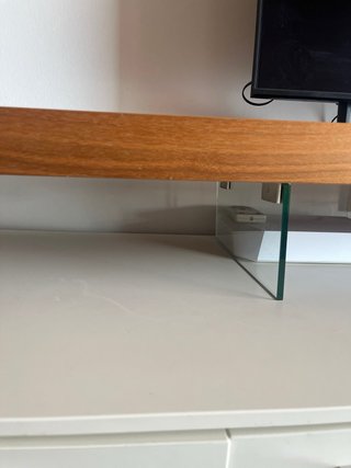 Mueble TV madera y blanco