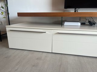 Mueble TV madera y blanco
