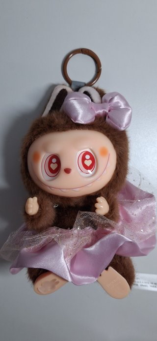 Labubu peluche con llavero y falda rosa