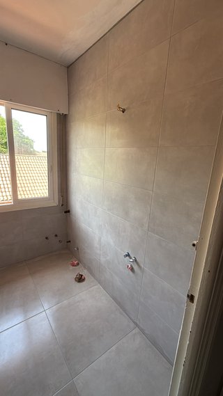 Instalación de azulejos para baños y suelos