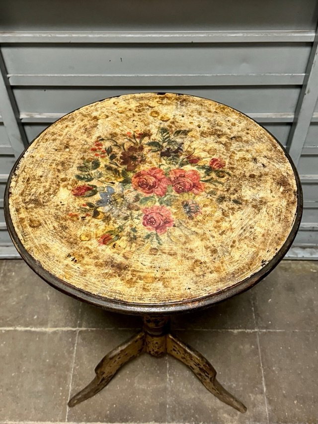 Mesa auxiliar vintage italiana florentina