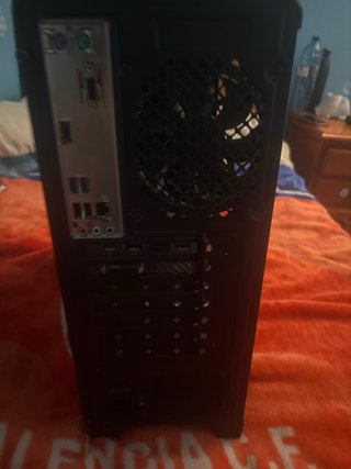 Torre PC Gigabyte Negra