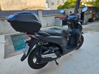 Honda SH300A Maxi Scooter 2021