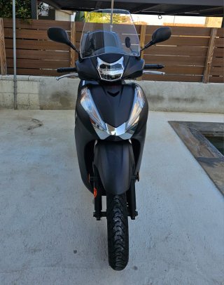 Honda SH300A Maxi Scooter 2021