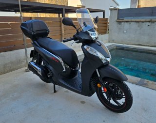 Honda SH300A Maxi Scooter 2021