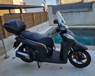 Honda SH300A Maxi Scooter 2021
