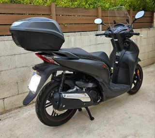 Honda SH300A Maxi Scooter 2021