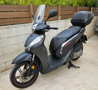 Honda SH300A Maxi Scooter 2021