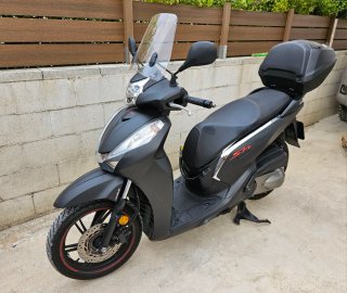 Honda SH300A Maxi Scooter 2021